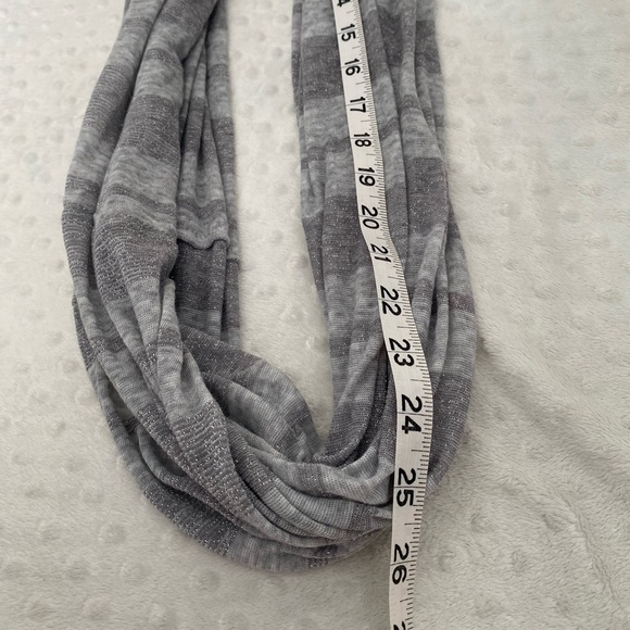 American Eagle Infinity Scarf - Picture 4 of 4